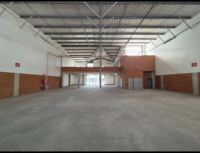 800M² WAREHOUSE TO LET IN LONGLAKE